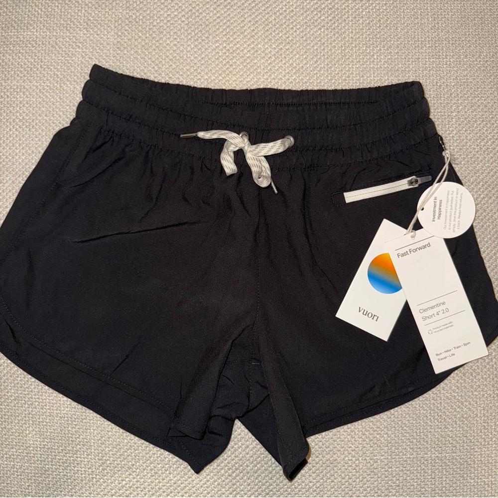 Vuori Clementine Short 4" 2.0 NWT